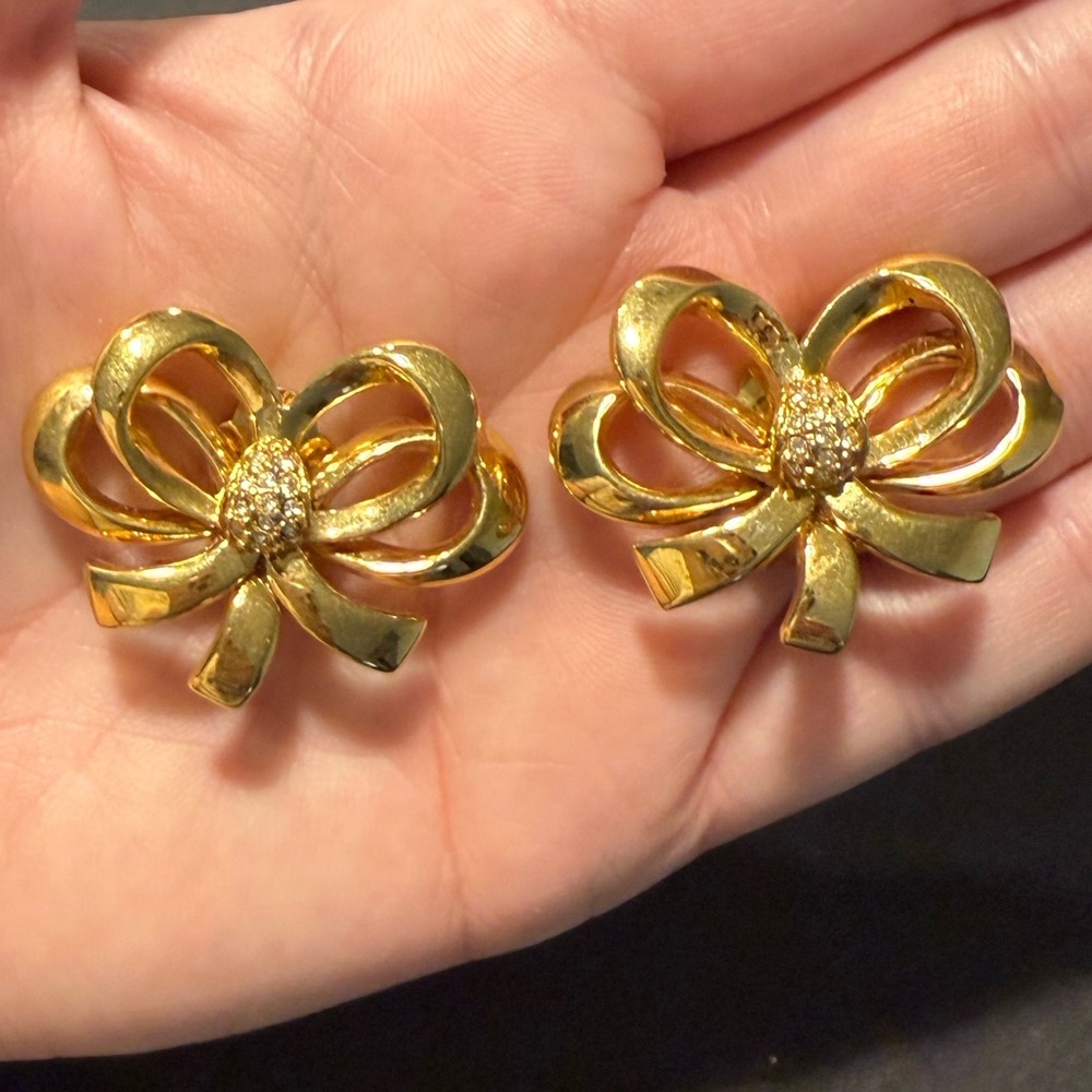 Vintage Avon Elizabeth Taylor WD White Diamond Bow Clip On Earrings